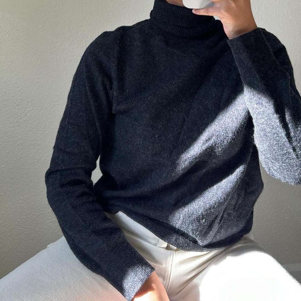 vintage DKNY wool turtleneck